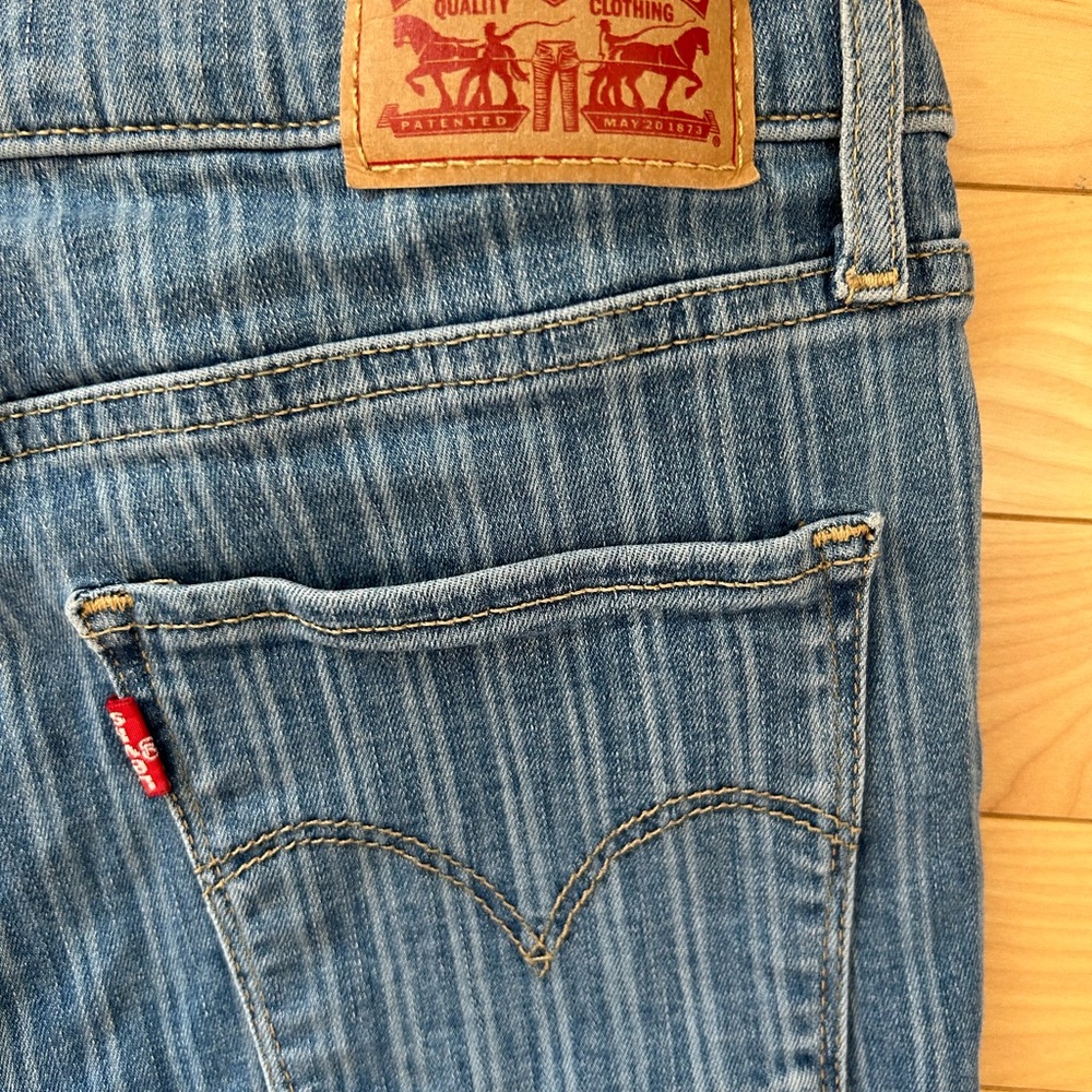 Levi's High Rise Blue Jeans - Picture 4 of 4